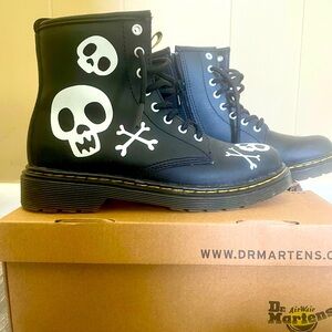 Child size 3. Worn twice.